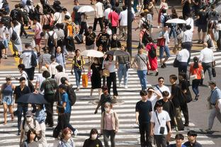 沪媒：今晚8点，黄浦江畔“城市之窗”将播放申花成立30周年视频